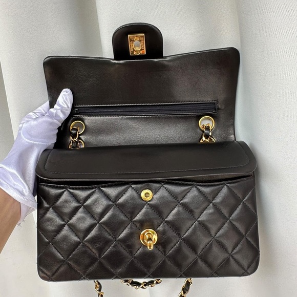 CHANEL BAG: Series 5 small classic double flap lambskin with GHW. - Picture 6 of 9